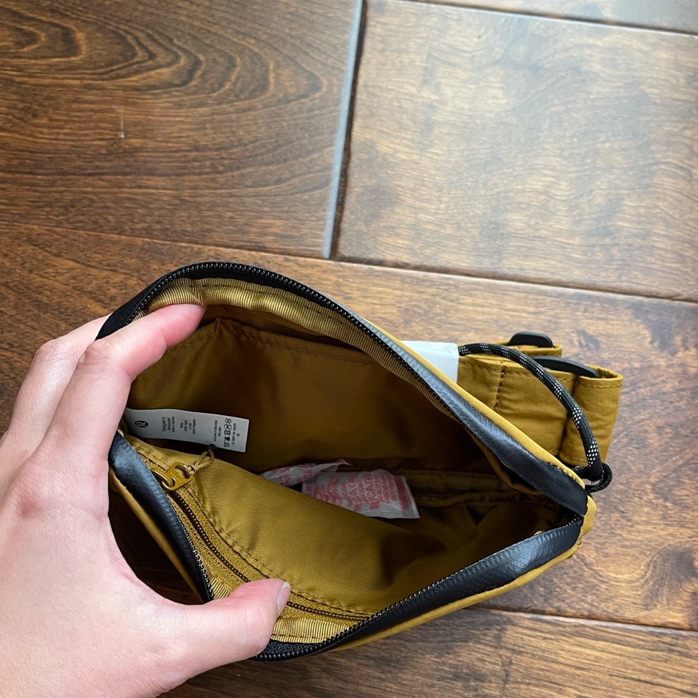 NWT Lululemon Pop It Off Crossbody Bag in Gold Spice & Black - Picture 9 of 9